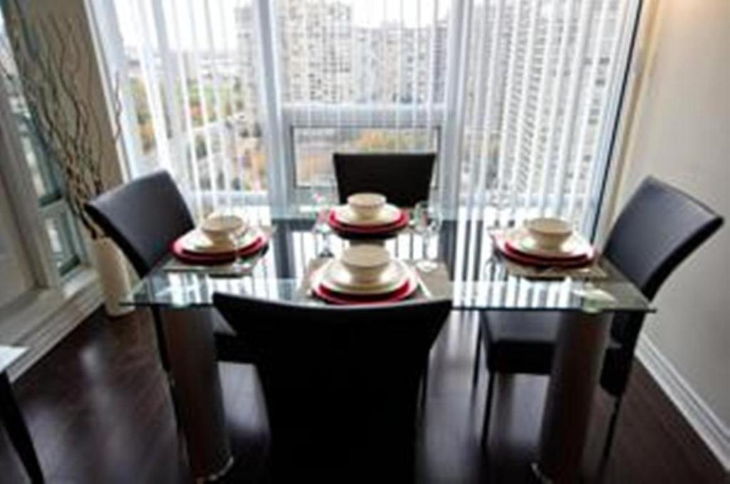 Urban Furnished Suites - Місісаґа Екстер'єр фото
