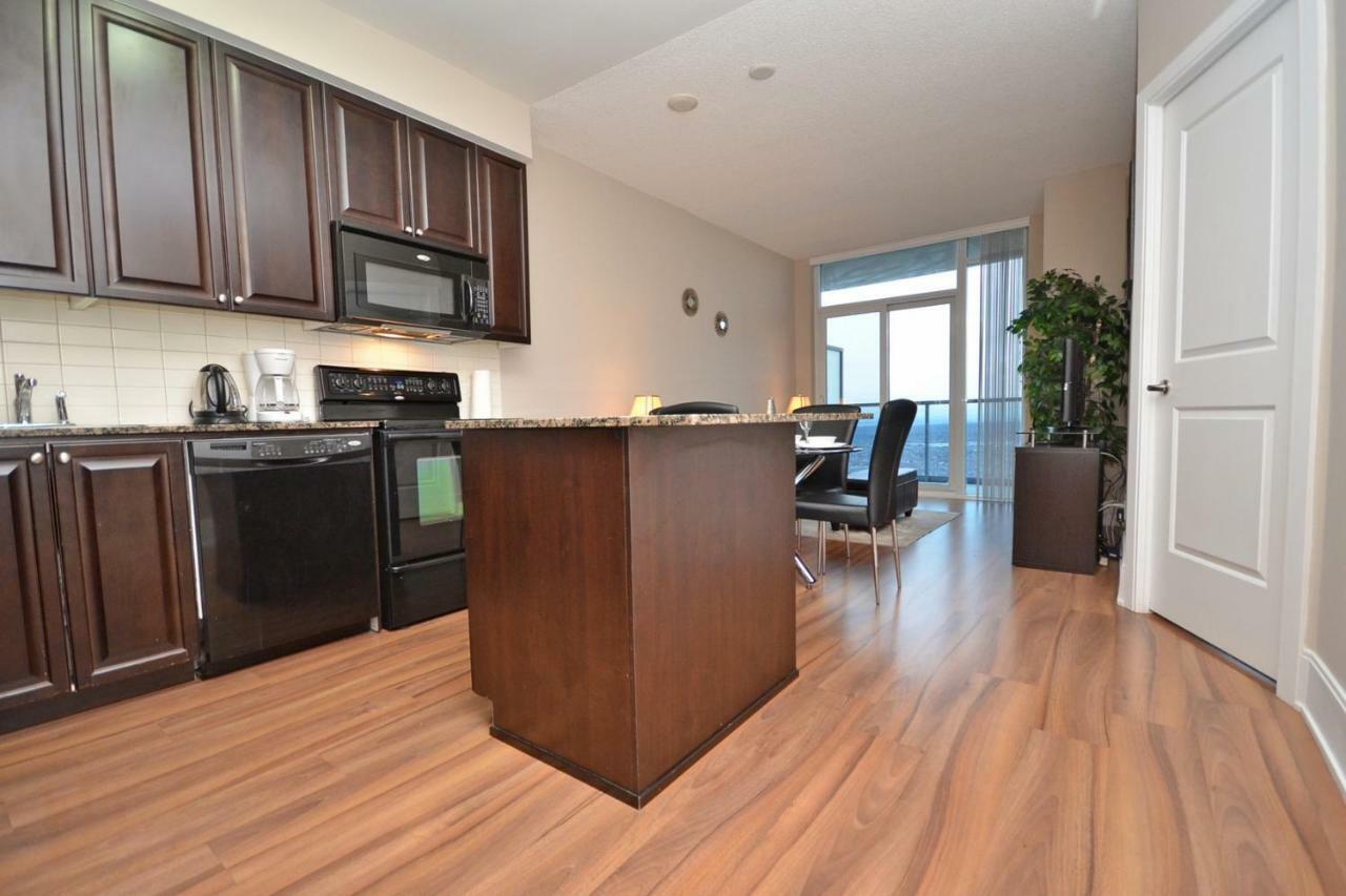 Urban Furnished Suites - Місісаґа Екстер'єр фото