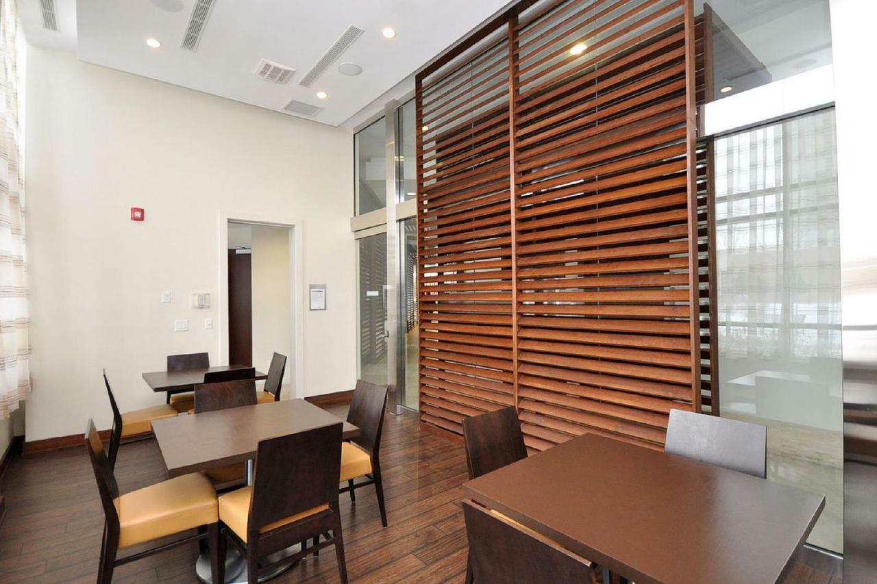 Urban Furnished Suites - Місісаґа Екстер'єр фото